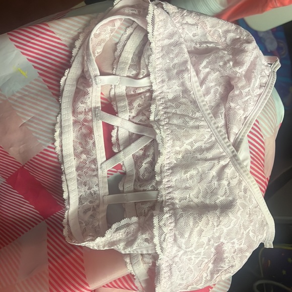 Sports bra bundle 2x Lululemon and 1x Pink VS Large $6.99 shipping - Picture 9 of 10